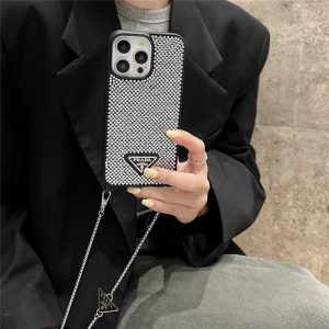 プラダ iphoneケースキラキラ iphoneケース チェーン付き ブランド prada アイ フォン15/15pro ケース スマホケース  ブランドコピー iphone14/13 ケース ハイ ブランド